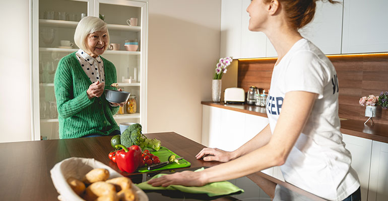 Aide au repas  à domicile avec vous